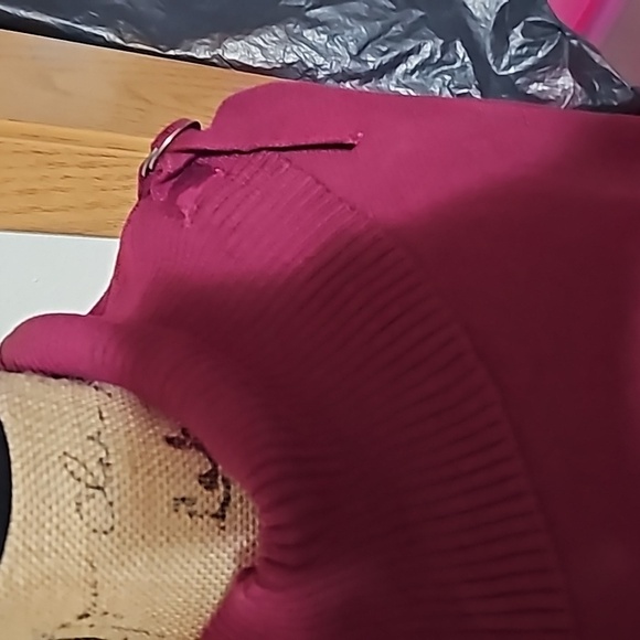 Nwt 3x maroon turtle neck. - Picture 3 of 5